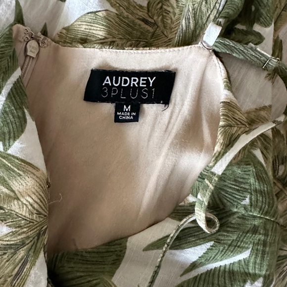 Long flared dress with abdomen cut out - Picture 3 of 4